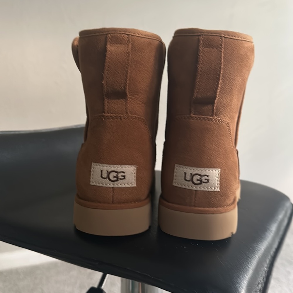 uggs - Picture 2 of 4